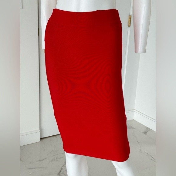 BCBG MaxAzria Natalia Office Pencil
Skirt, size XXS NWT color Red Berry - Picture 1 of 6